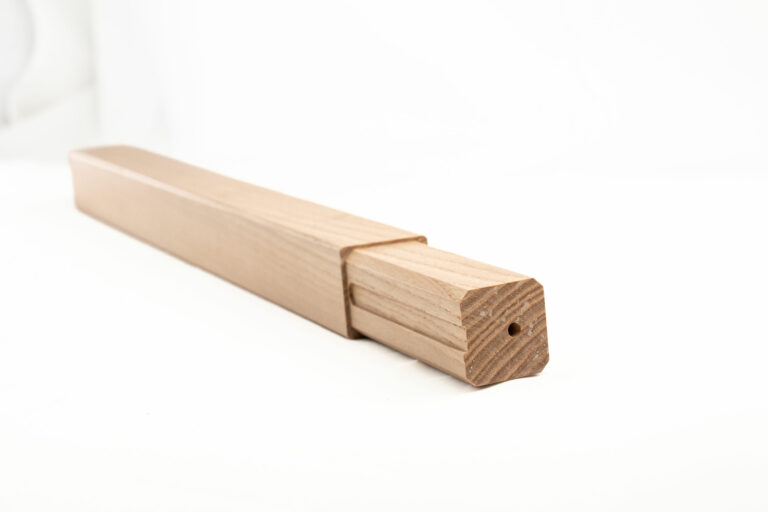Holz-Möbelfuß aus der Fertigung von Drew-Bak – Modell 11