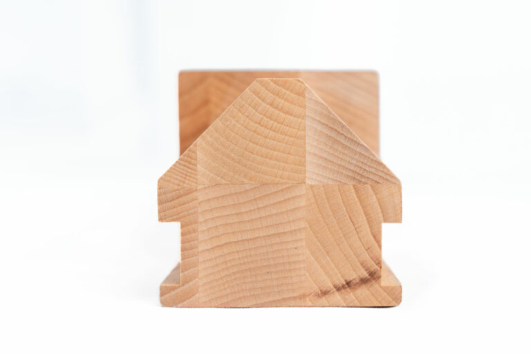 Holz-Möbelfuß aus der Fertigung von Drew-Bak – Modell 2