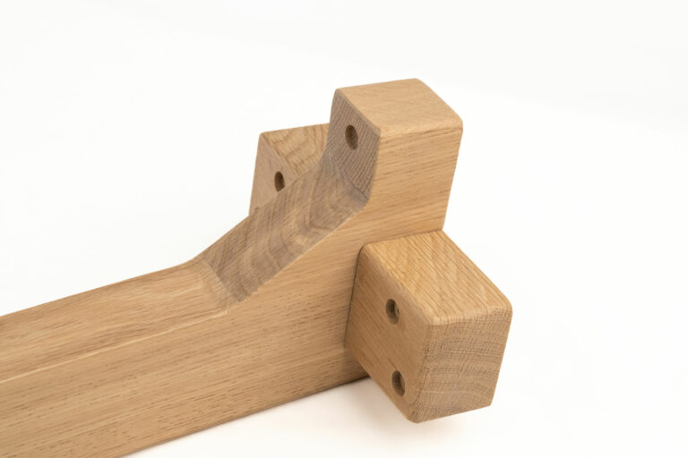 Holz-Möbelfuß aus der Fertigung von Drew-Bak – Modell 7
